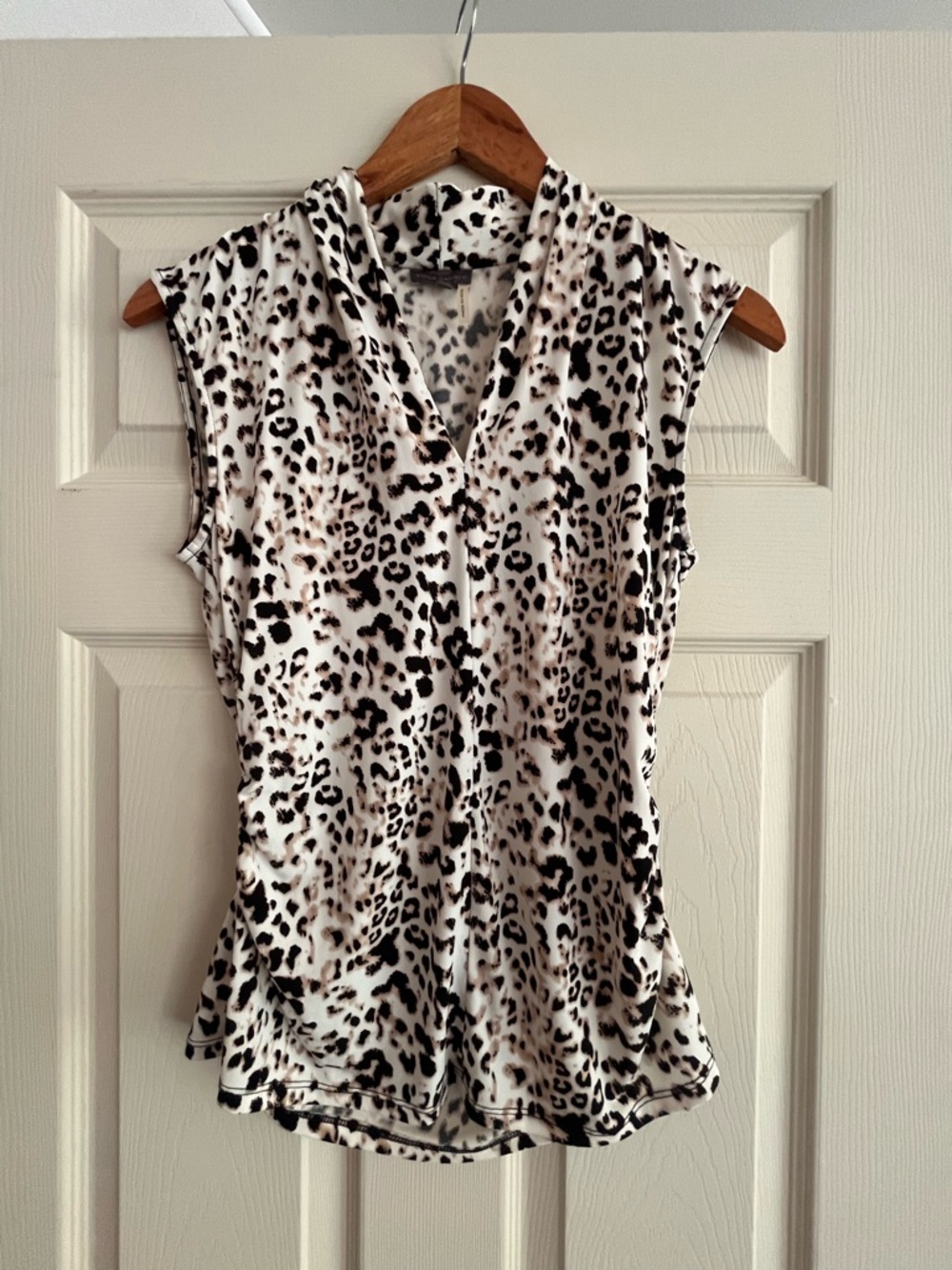 Vince Camuto Ruched SidesSleeveless Leopard Print V-Neck Top - White/Black/Brown